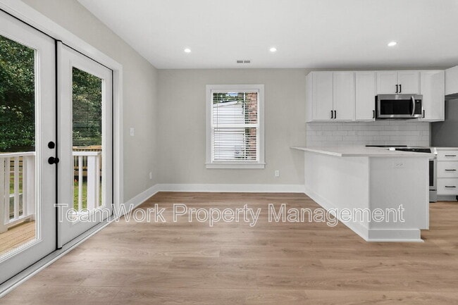 Building Photo - 1752 Skinner Ave