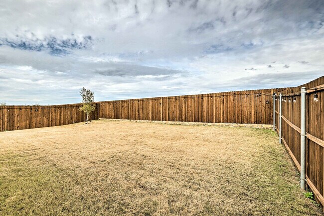 Building Photo - 1129 Bluespire Dr