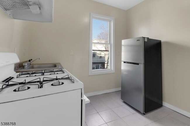 Building Photo - 284 Watchung Ave