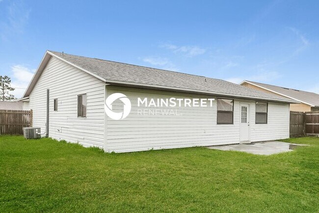 Building Photo - 3 Bedroom Pet-Friendly Home in KISSIMMEE, FL with Main Street Renewal