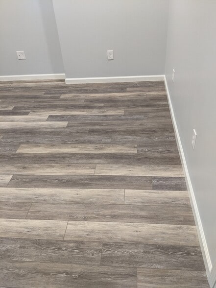 Flooring Close-up - 310 Semple St