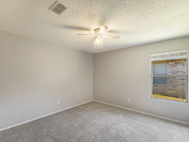 Building Photo - 8212 Canoe Ridge Ln