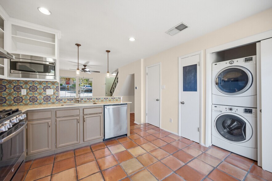 Building Photo - 1411 Gracy Farms Ln