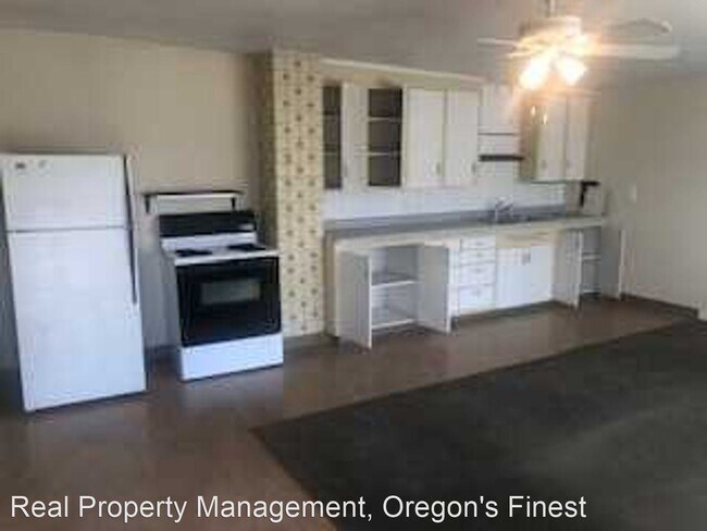 Building Photo - 30021 SE Orient Dr