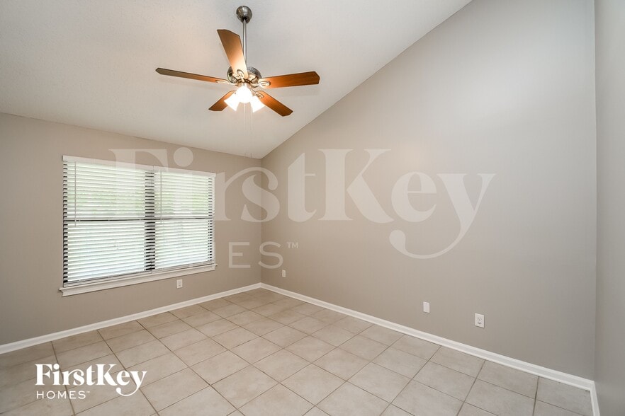 Building Photo - 3026 Rex Dr S