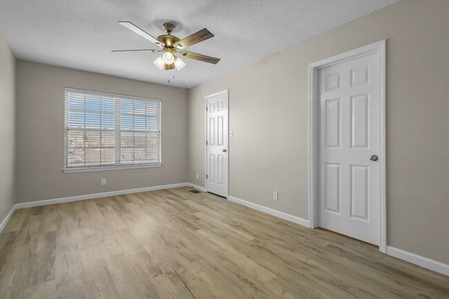 Building Photo - 106 Alexander Blvd