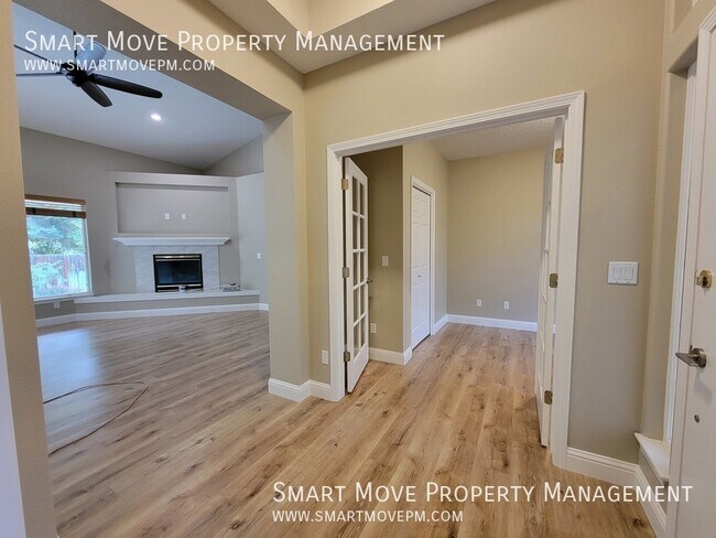 Building Photo - 1096 N Glenabby Pl