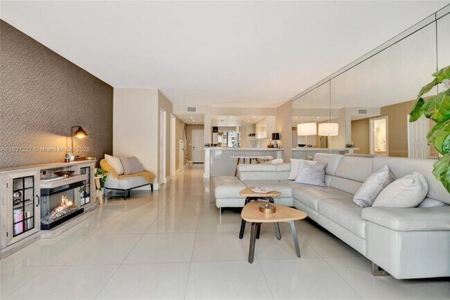 Building Photo - 2 bedroom in North Miami Beach FL 33179