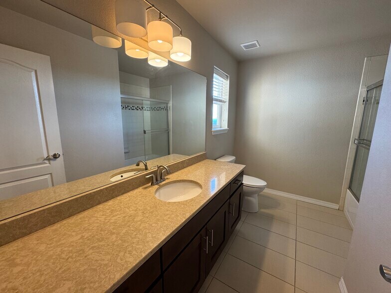 Building Photo - 475 Eclipse Dr