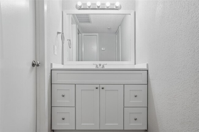 Building Photo - 250 El Dorado Blvd