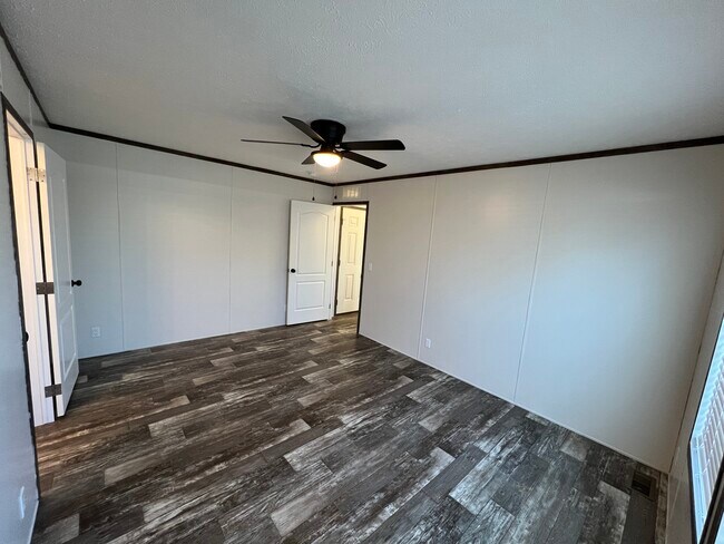 Building Photo - 38140 Ducharme Dr