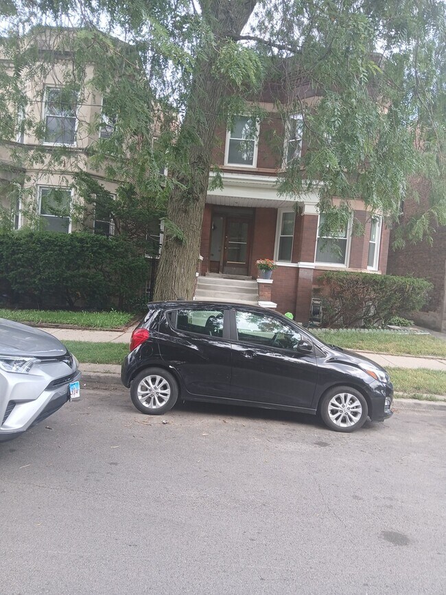 Primary Photo - 7219 S Evans Ave