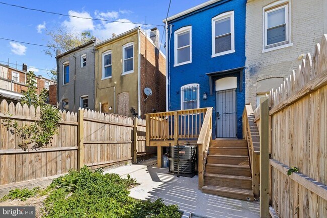 Building Photo - 6 S Payson St