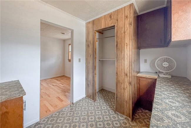 Building Photo - 937 E Main St