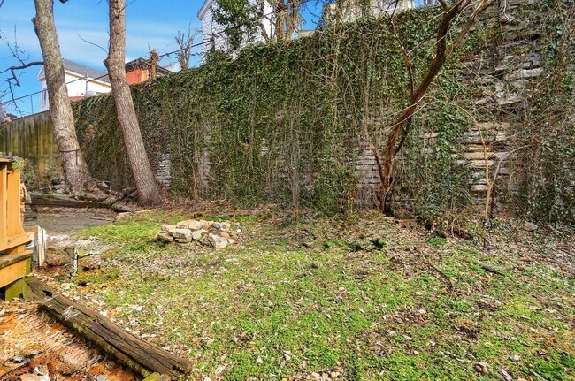 Building Photo - 6 bed/2 bath on Rohs St., Mins. from UC for Only $650/pp ($3900/mo)!