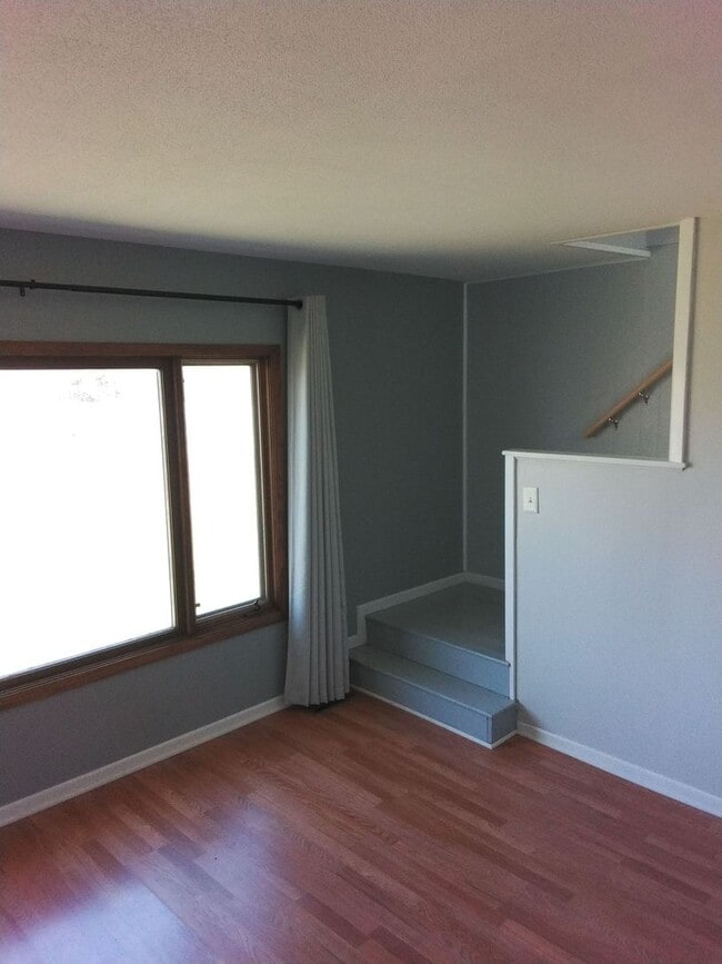Building Photo - 3 Bedroom home