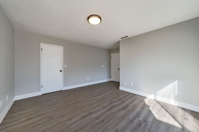 Building Photo - 7936 Sunrise Greens Dr