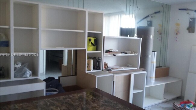 Building Photo - 10000 NW 80th Ct