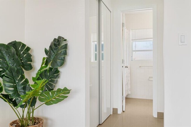 Building Photo - 620 NE 2nd Ct