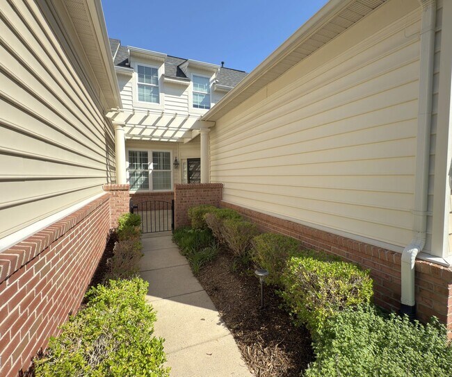 Building Photo - 3 Bedroom, 2.5 Bath, Loft, 2-Car Garage Ho...
