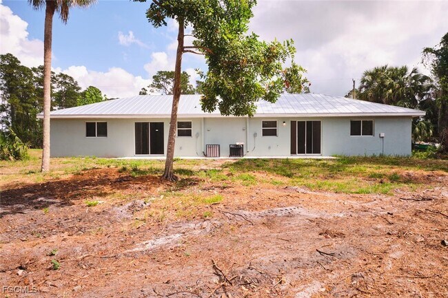 Building Photo - 3825 Hollycrest St