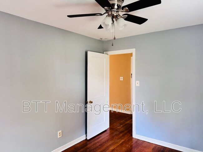 Building Photo - 8400 Greenwood Ave