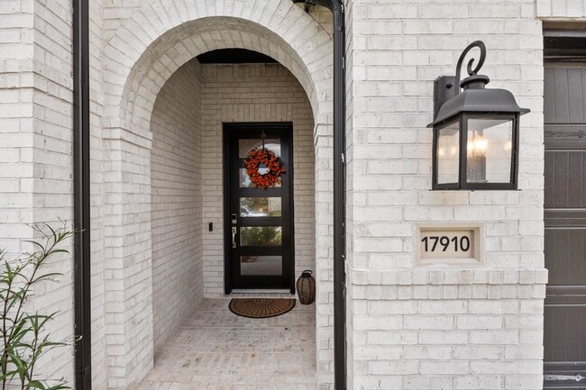 Building Photo - 17910 McClary Cardinal Dr