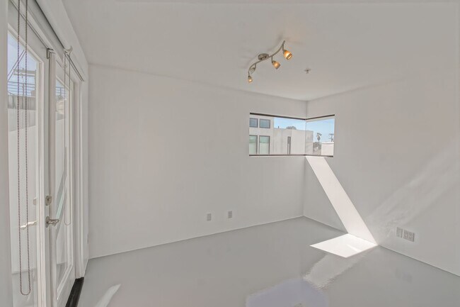 Building Photo - 522 Grand Blvd
