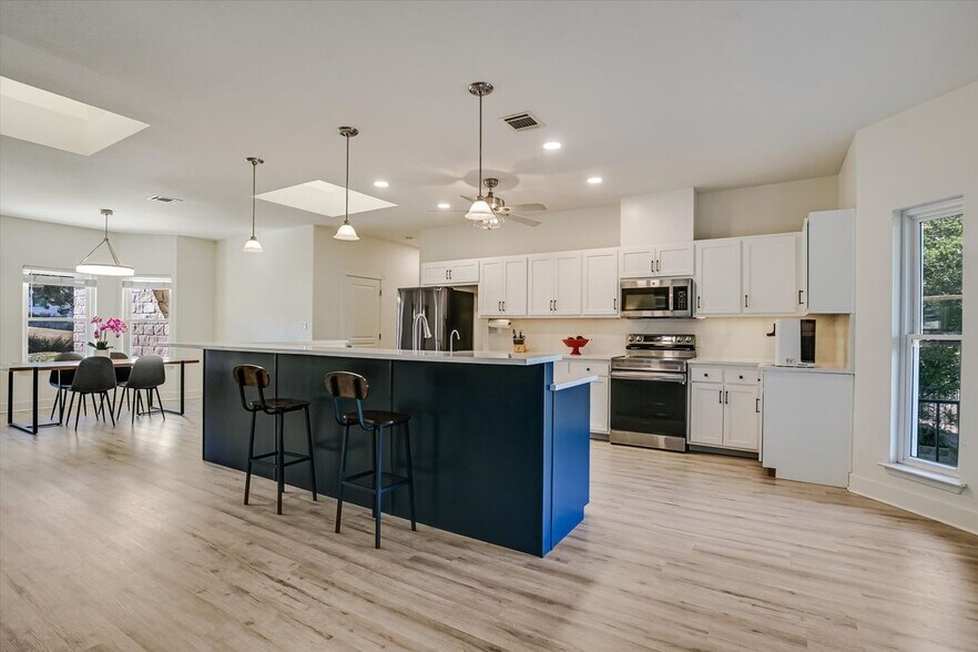 Building Photo - 945 Wesley Ridge Dr