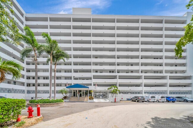 Building Photo - 3100 NE 49th St