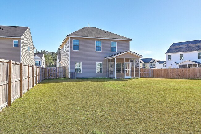 Building Photo - Cane Bay