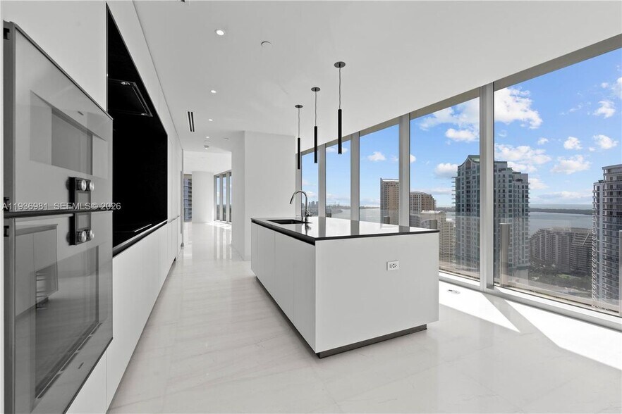 Building Photo - 300 Biscayne Blvd Way