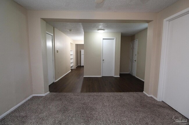Building Photo - 5 Edgewood Cir