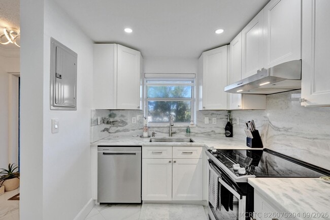 Building Photo - 1169 Hillsboro Mile