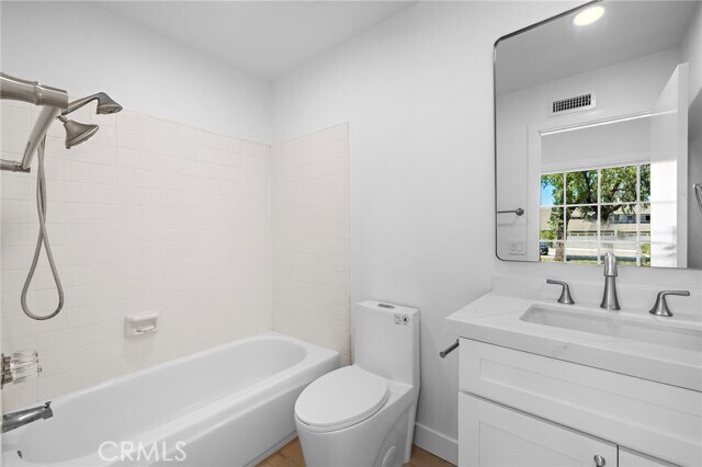 Building Photo - 3326 Calle La Veta