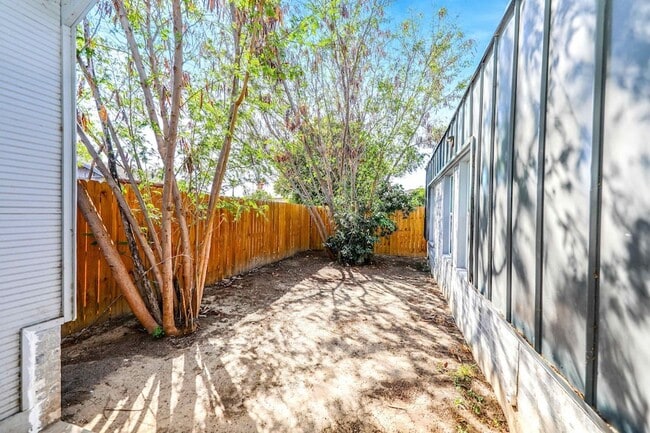 Building Photo - 2301 Ligarde St