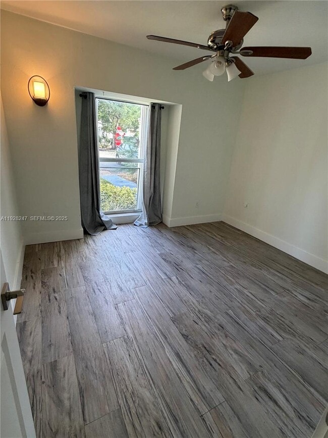 Building Photo - 7417 Twin Sabal Dr