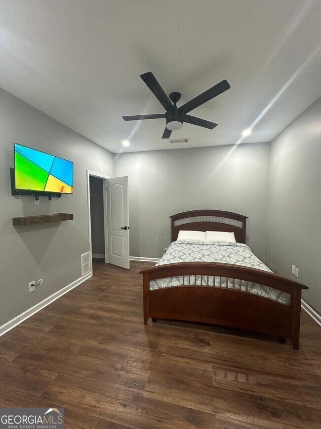 Building Photo - 2011 Appaloosa Mill Cir NE