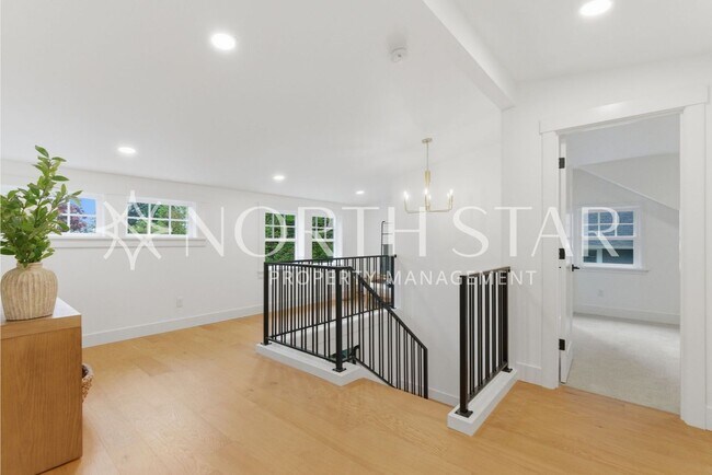 Building Photo - 592 9th St