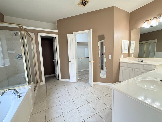 Building Photo - 1528 Mesa Verde Dr