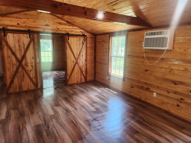 Building Photo - 10827 MS-15