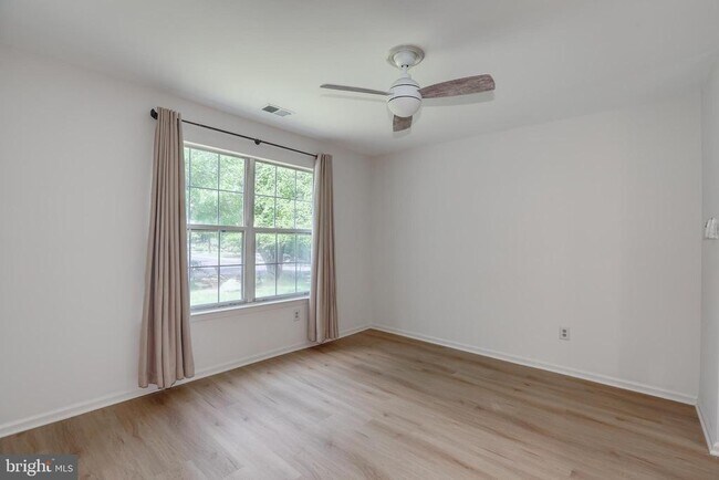 Building Photo - 20 Andover Cir