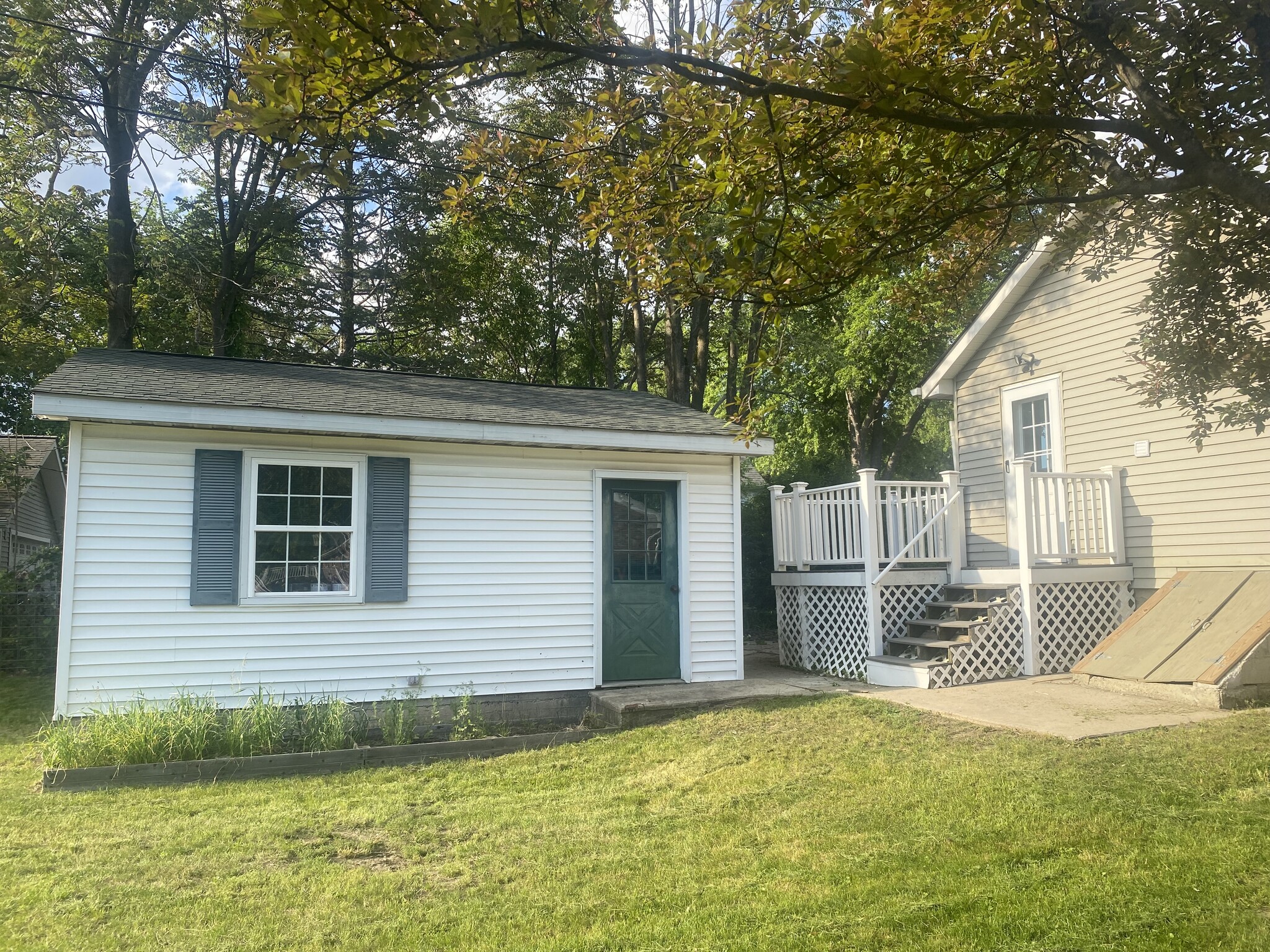 Building Photo - 445 N Parent St
