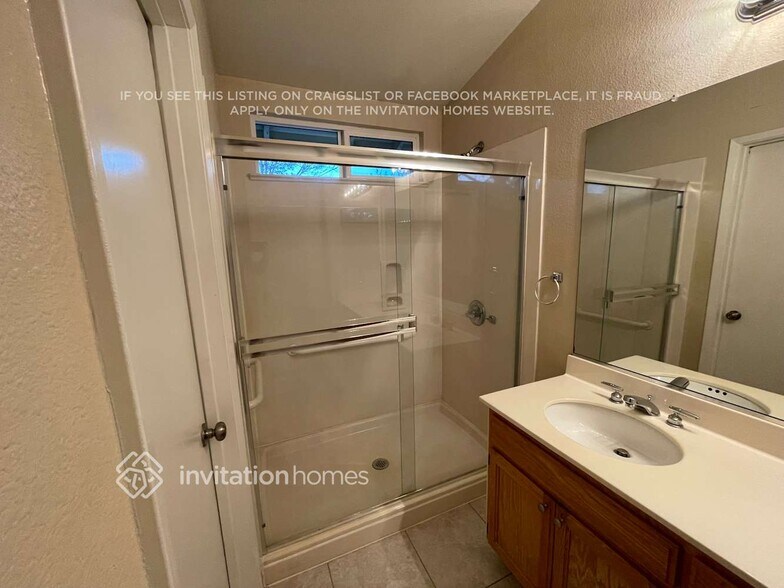 Building Photo - 5000 Mesa Ridge Dr