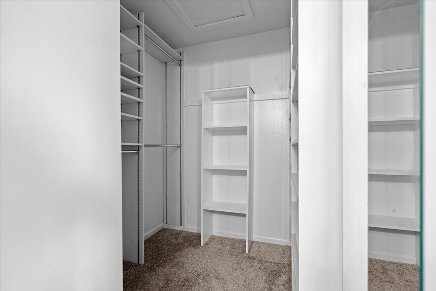 Building Photo - 5476 Van Ness Dr