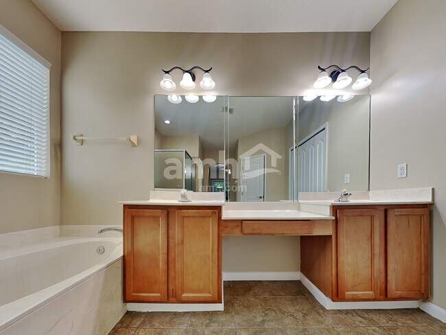 Building Photo - 2110 Thorn Hollow Ct