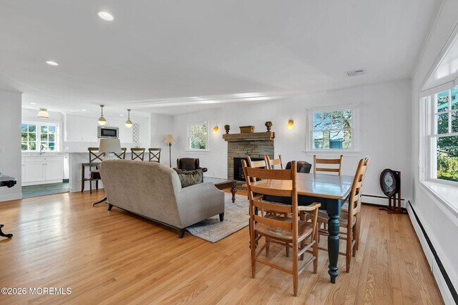 Building Photo - 723 Pitney Dr