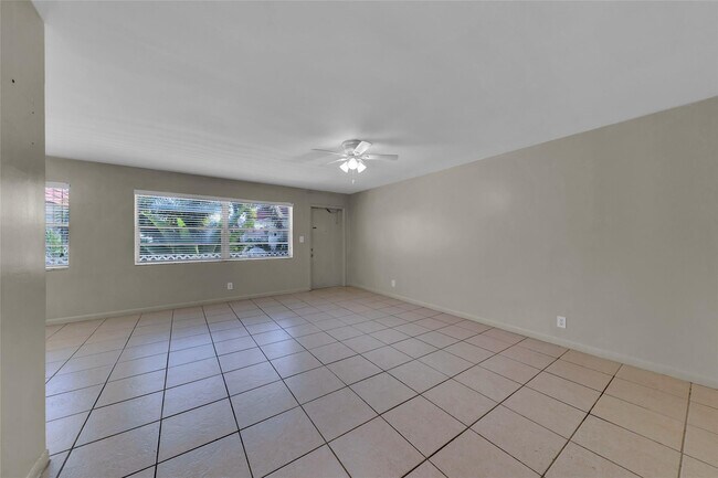 Building Photo - 2201 NE 36th St