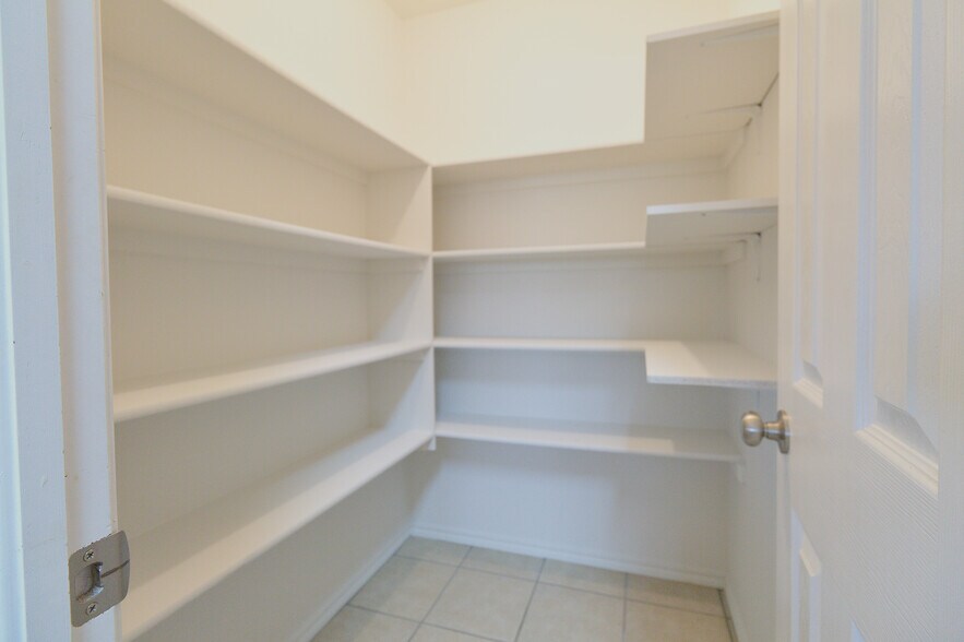 Building Photo - 2417 Arbor Dr