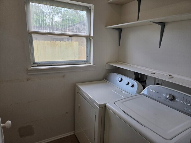 Building Photo - 1523 Avenue C